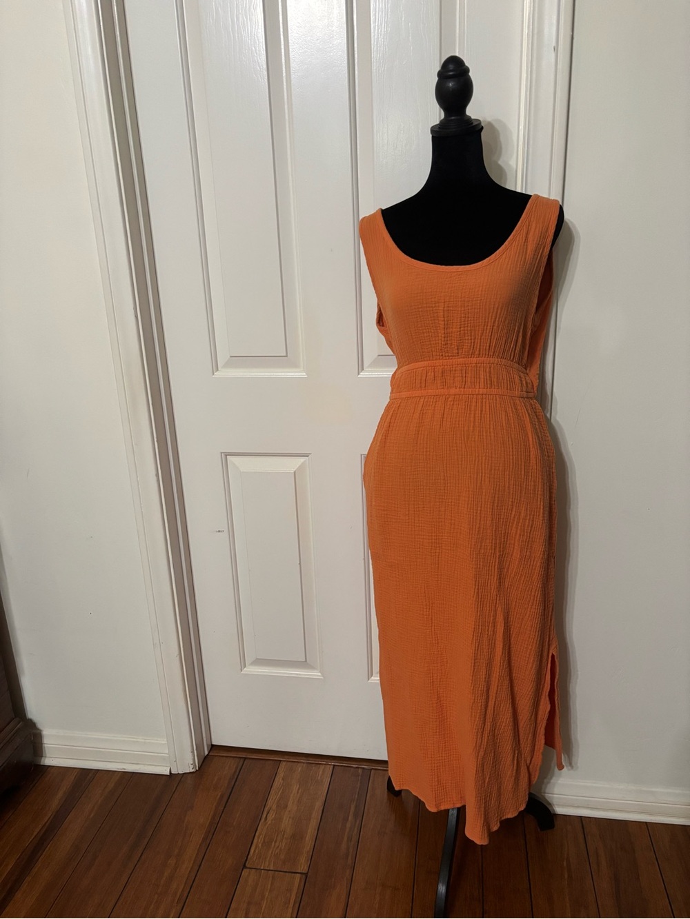 Scoop Neck Orange Midi Dress with Defined Waist